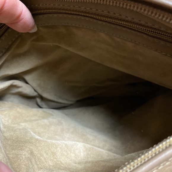 Unique Crossbody - Picture 6 of 6